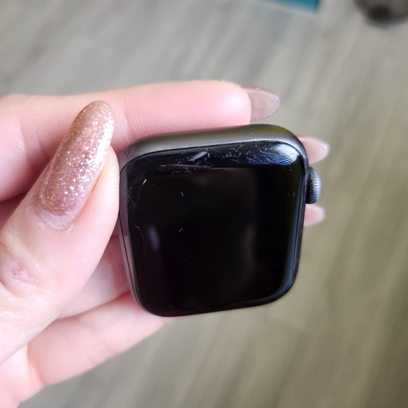 Apple Watch Series 5 - Picture 4 of 16